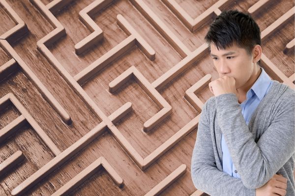 考える男性