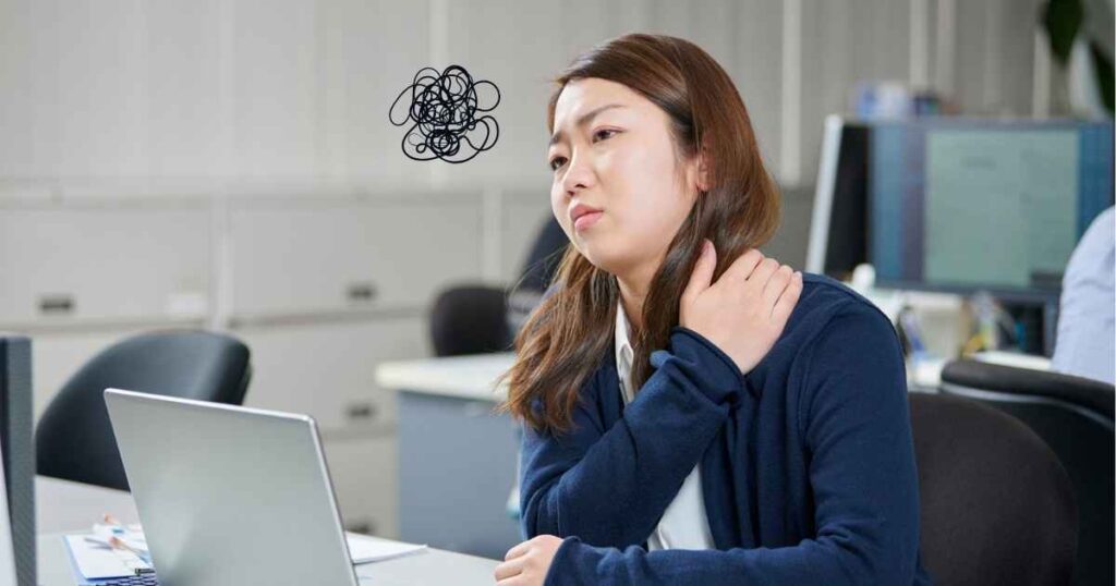 仕事に疲れた女性