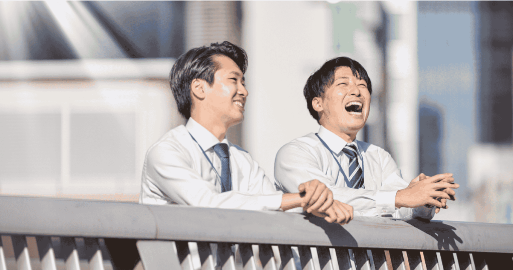 笑う社員